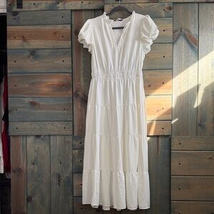 Elegant White maxi Tiered Dress with pockets